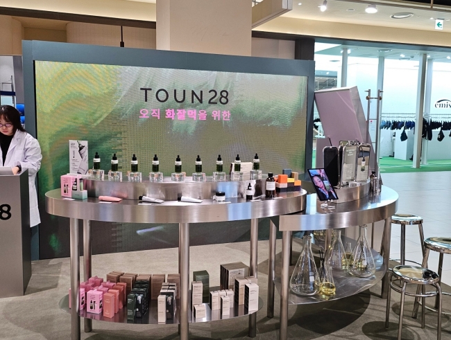 톤28, 더현대서울 ‘화잘먹 연구소’ 팝업  27-Image